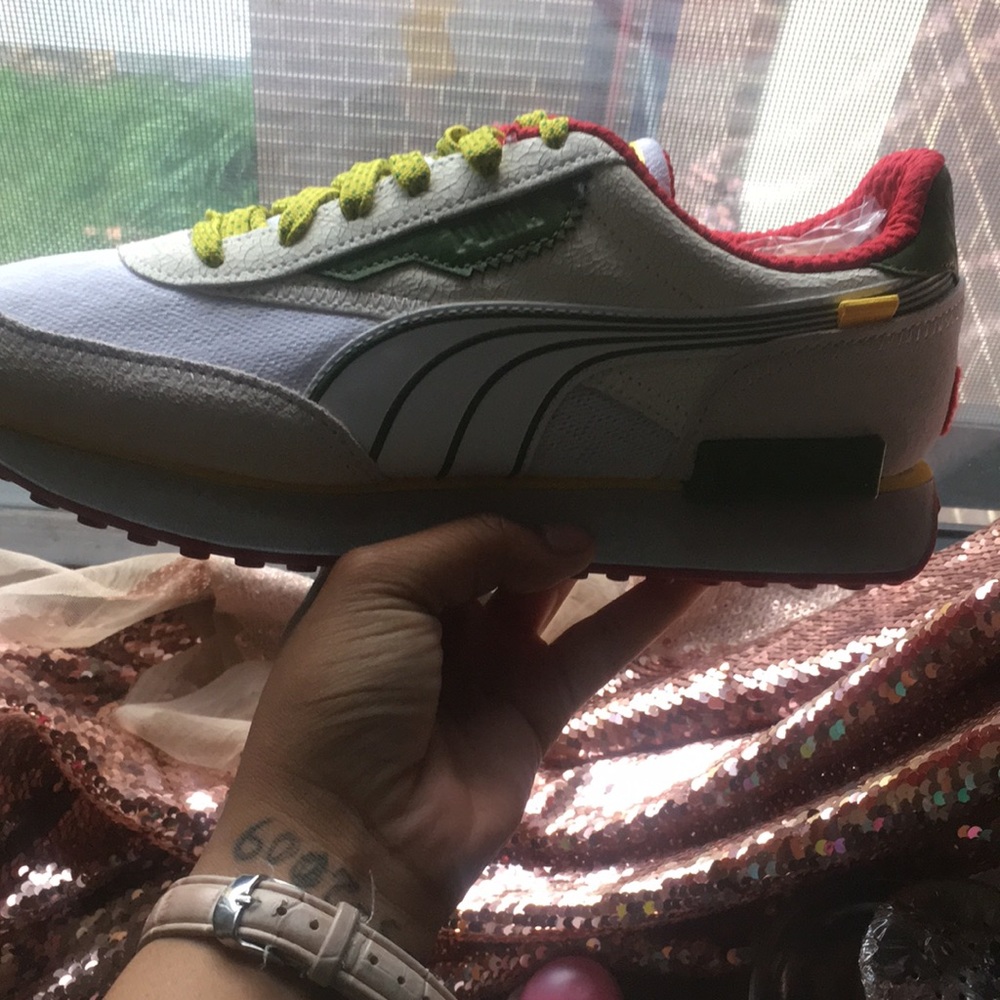Shoes - Picture 1 of 3
